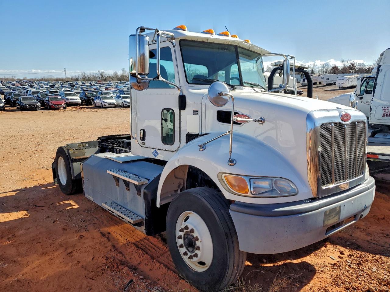 Peterbilt 348 Image 1