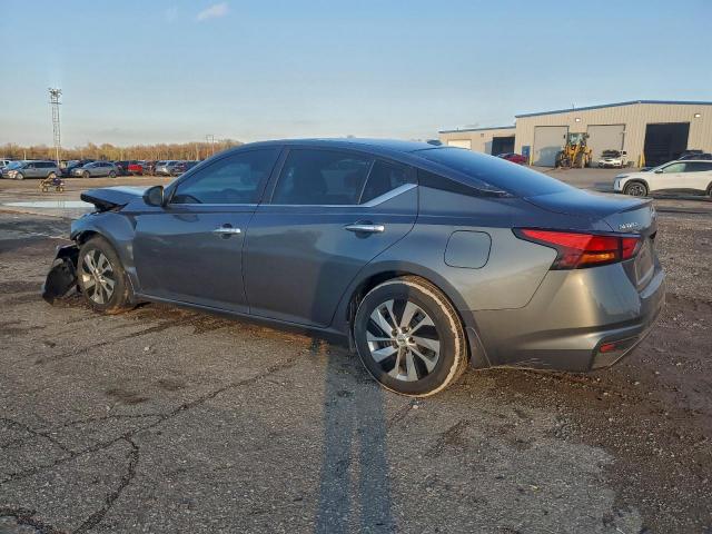 Nissan Altima S Image 7