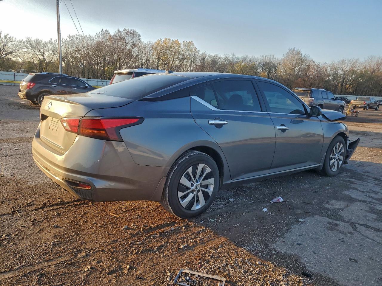 Nissan Altima S Image 10