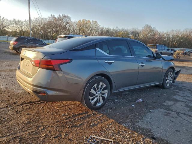 Nissan Altima S Image 10