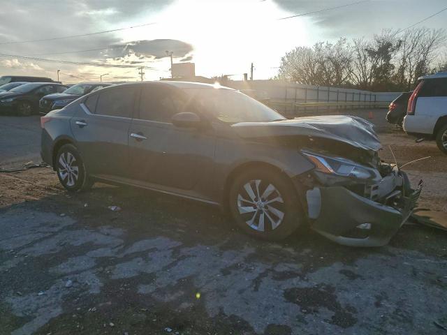 Nissan Altima S Image 4