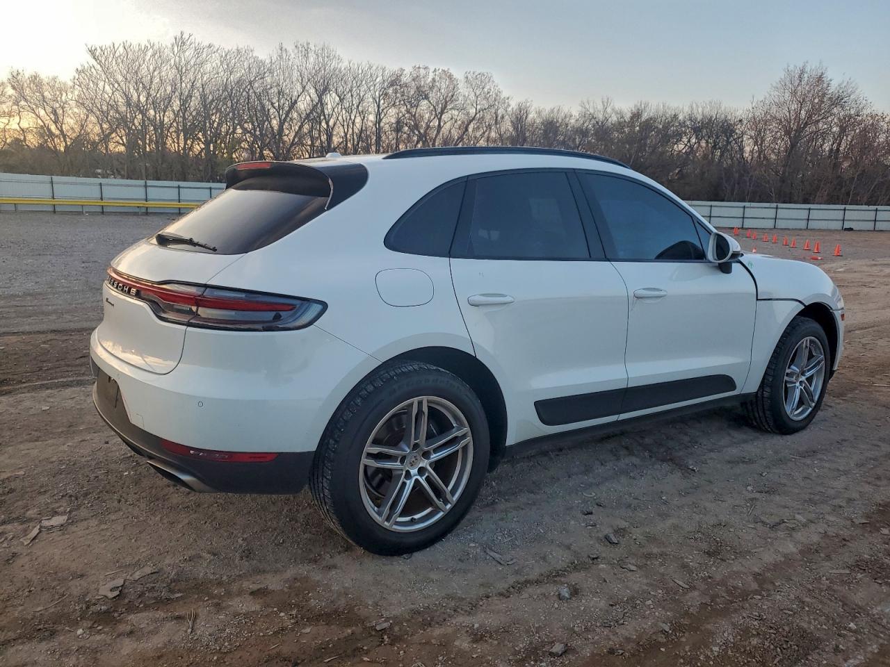 Porsche Macan Image 10