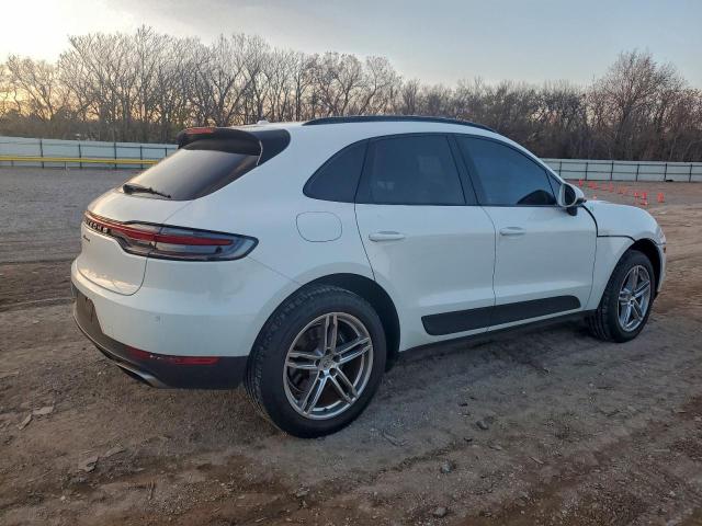 Porsche Macan Image 10