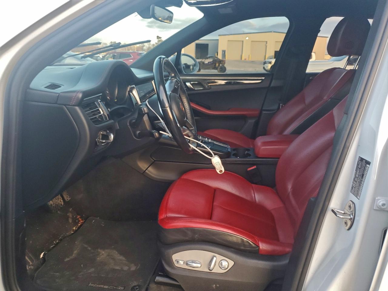 Porsche Macan Image 13