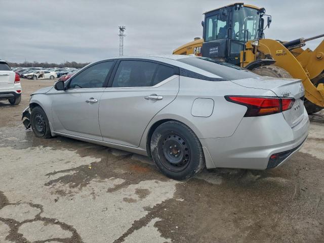 Nissan Altima S Image 12