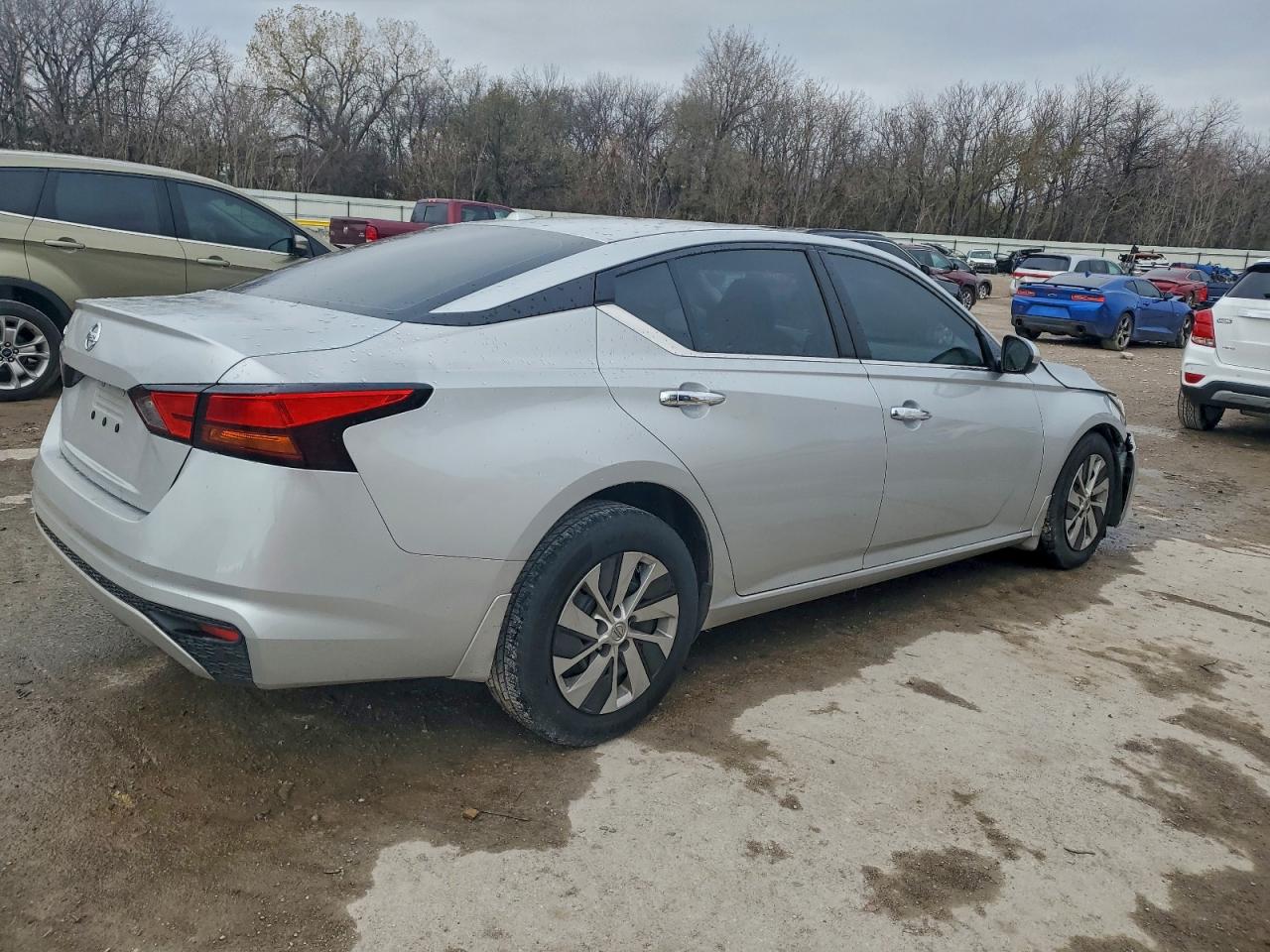 Nissan Altima S Image 5