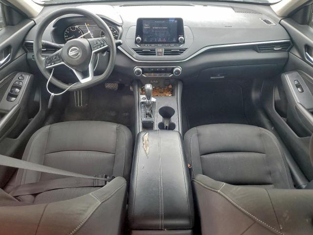 Nissan Altima S Image 8