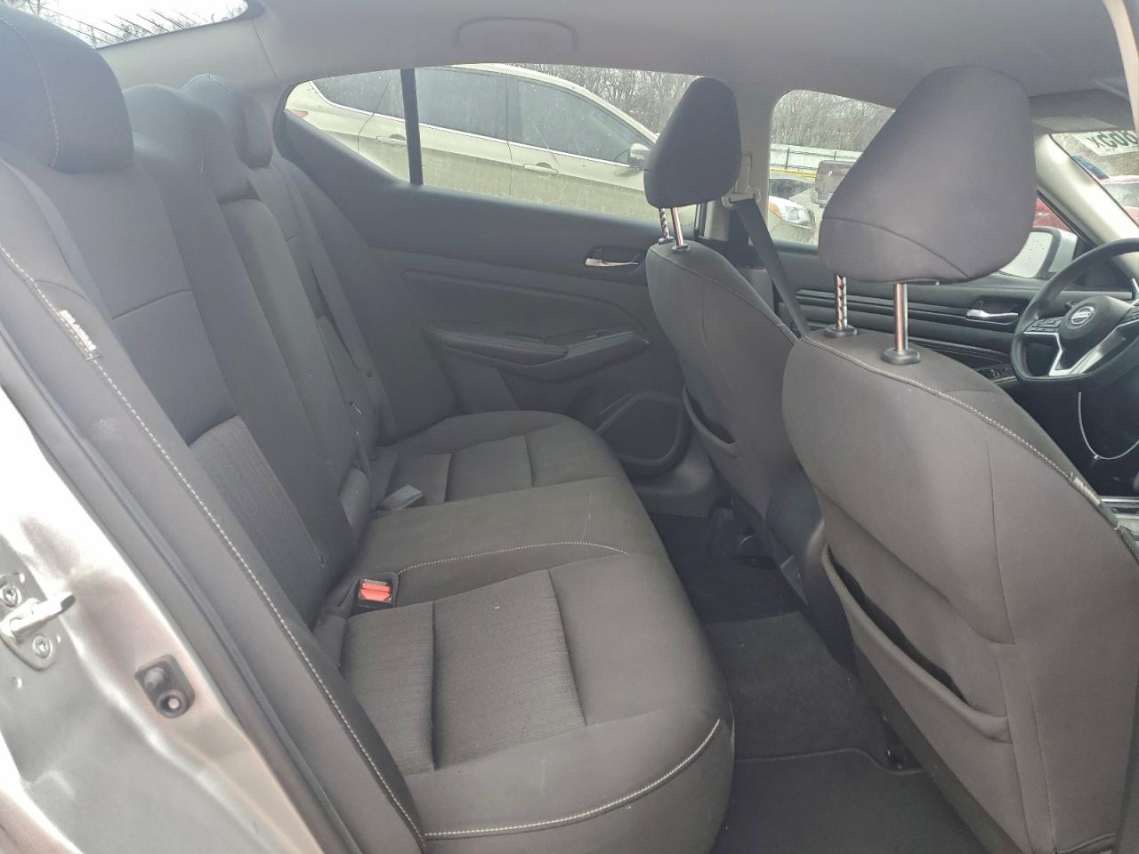 Nissan Altima S Image 3