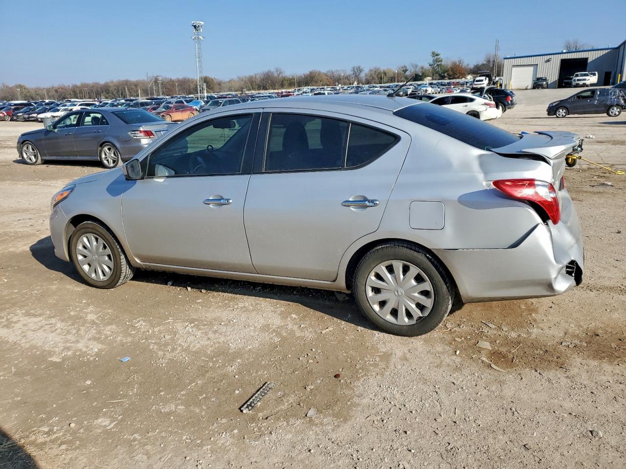 Nissan Versa S Image 3