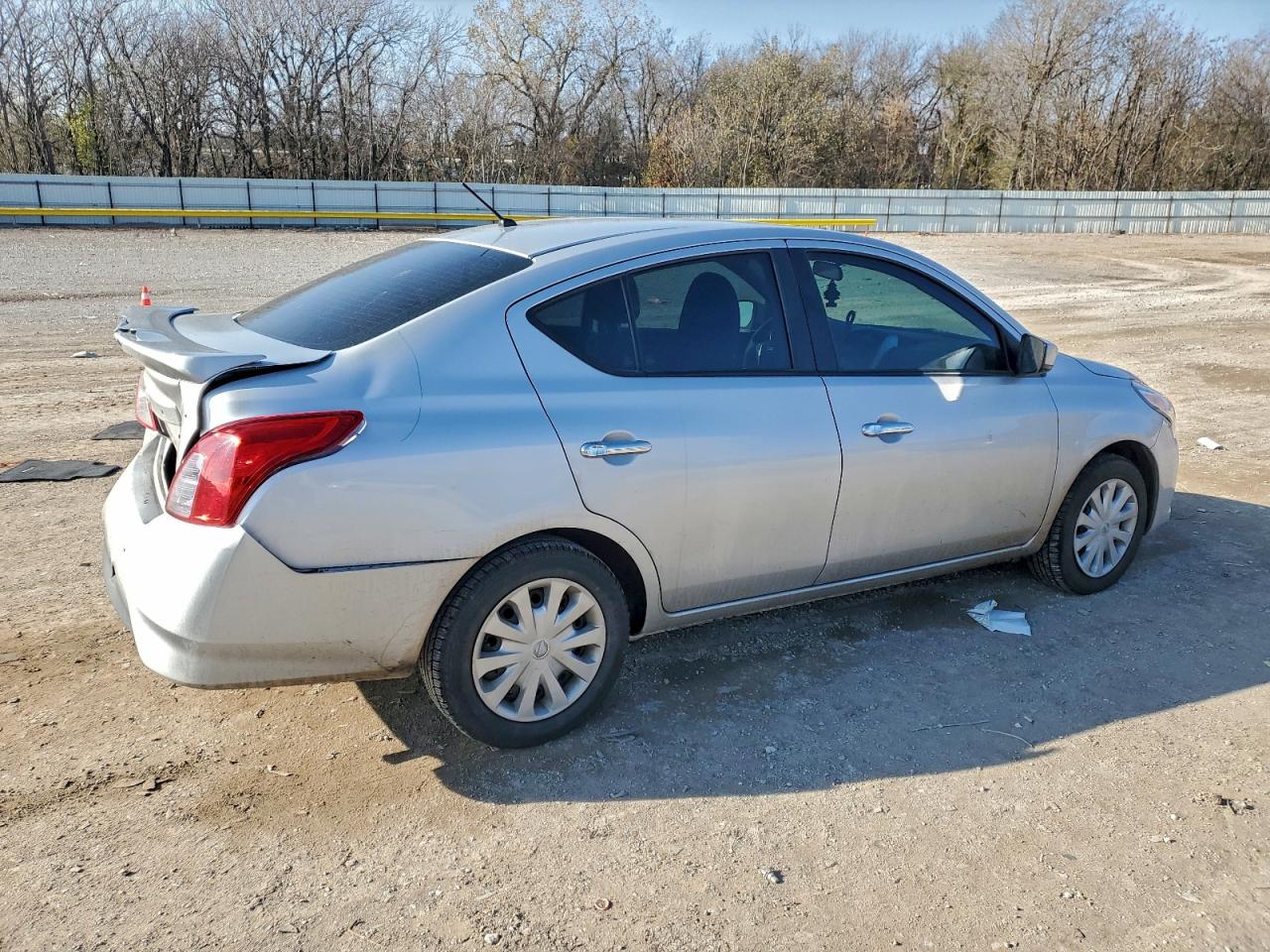 Nissan Versa S Image 4