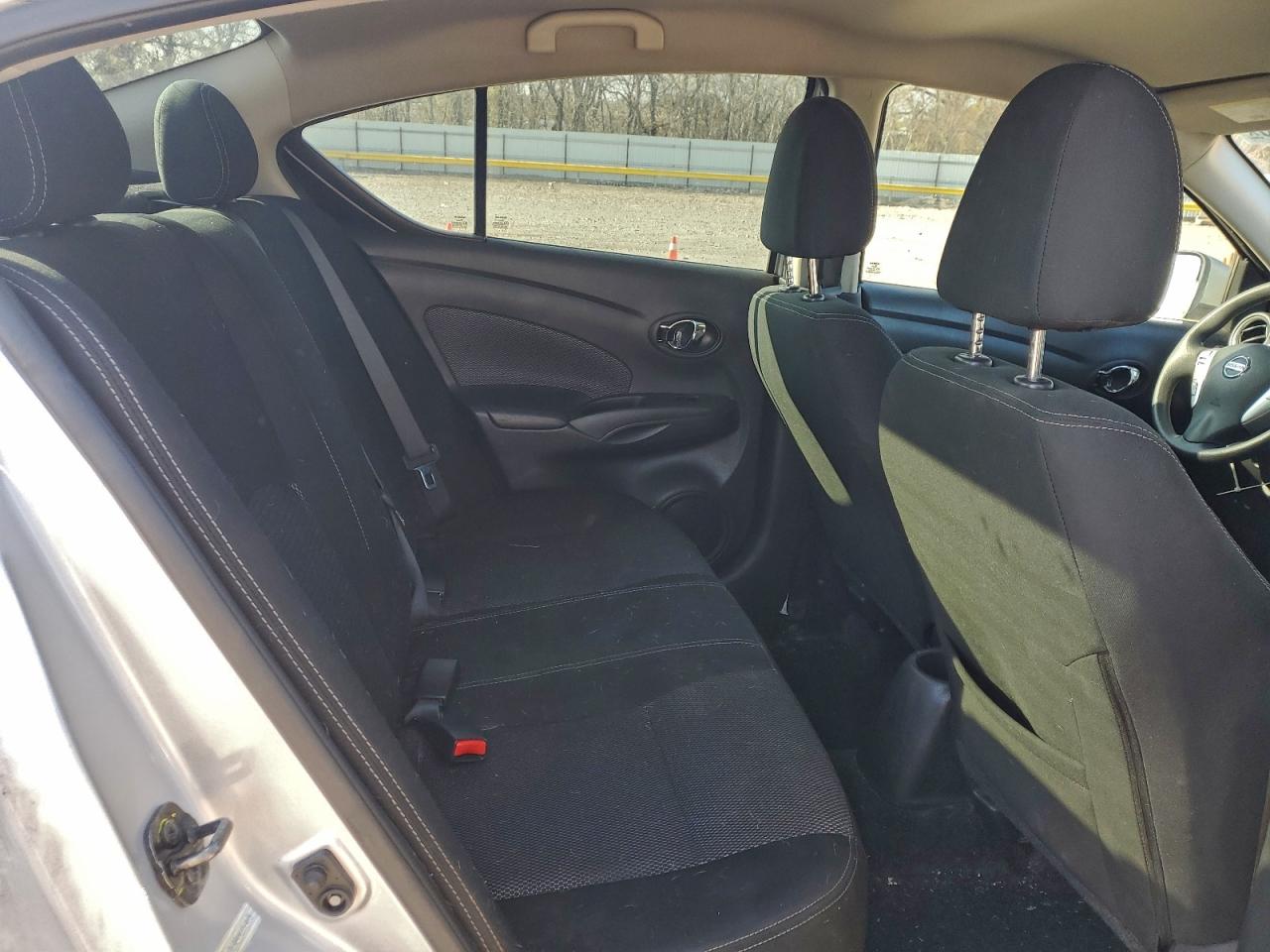 Nissan Versa S Image 5