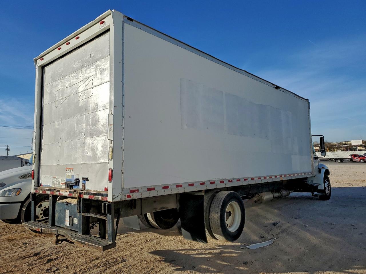 International 4300 4300 Image 3