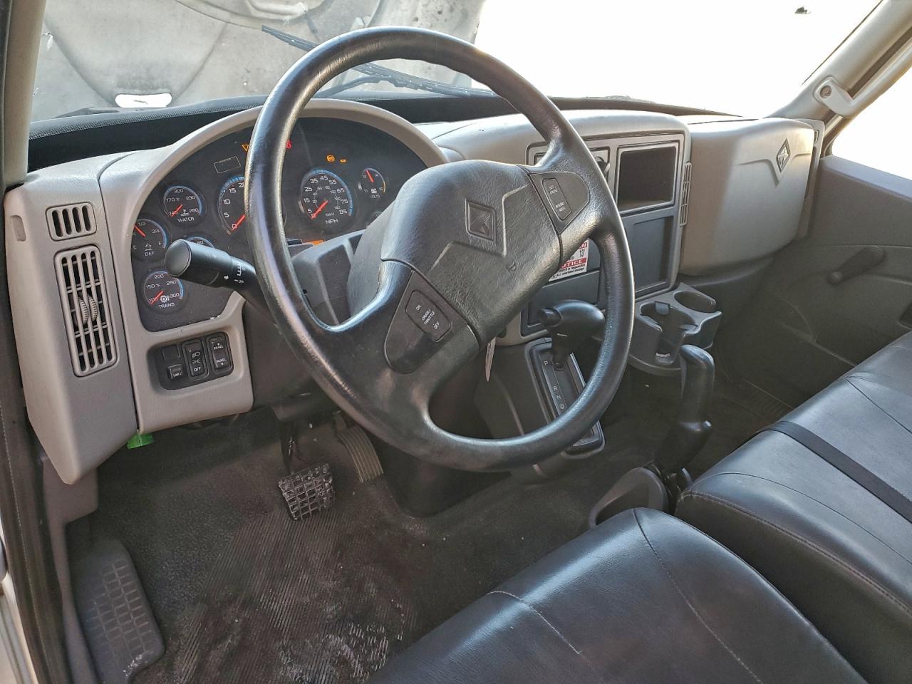 International 4300 4300 Image 10