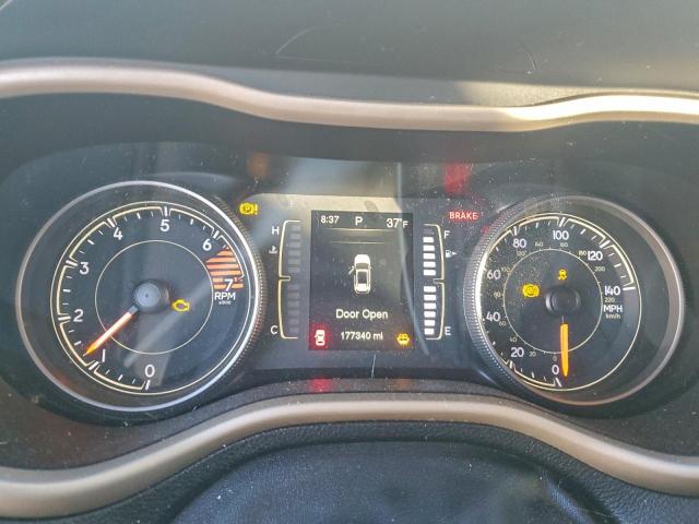 Jeep Grand Cherokee Sport Image 9