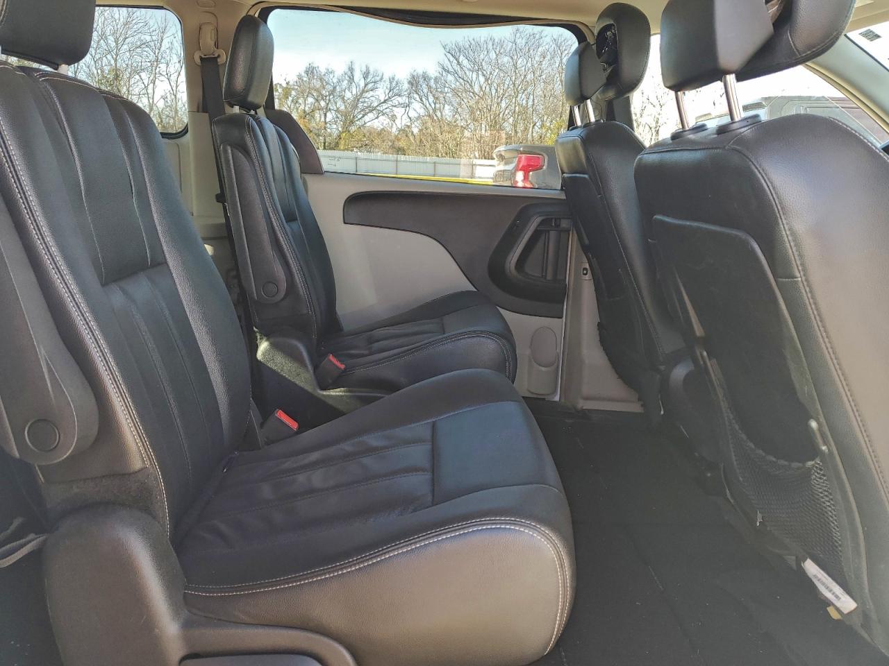 Chrysler Minivan Touring Image 10