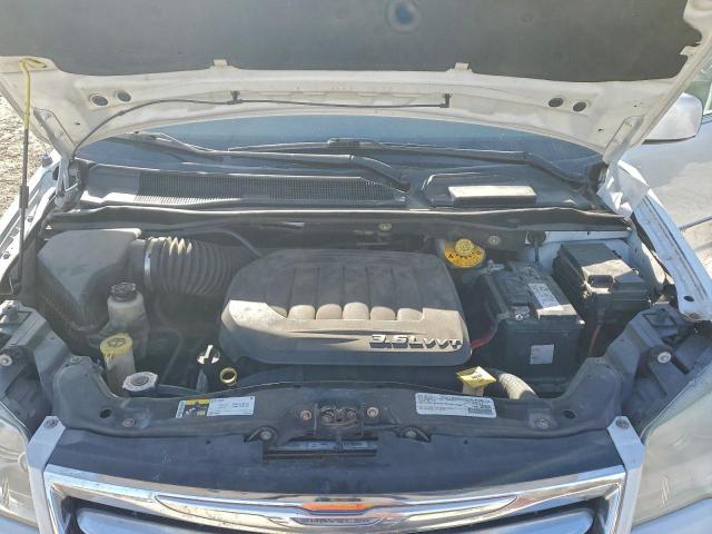 Chrysler Minivan Touring Image 13