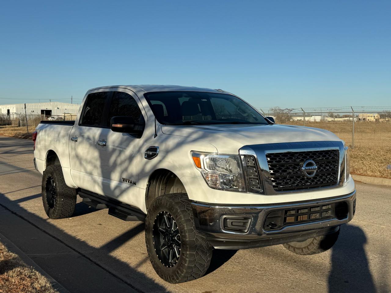 Nissan Titan S Image 1