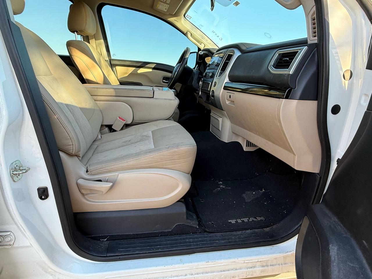 Nissan Titan S Image 4