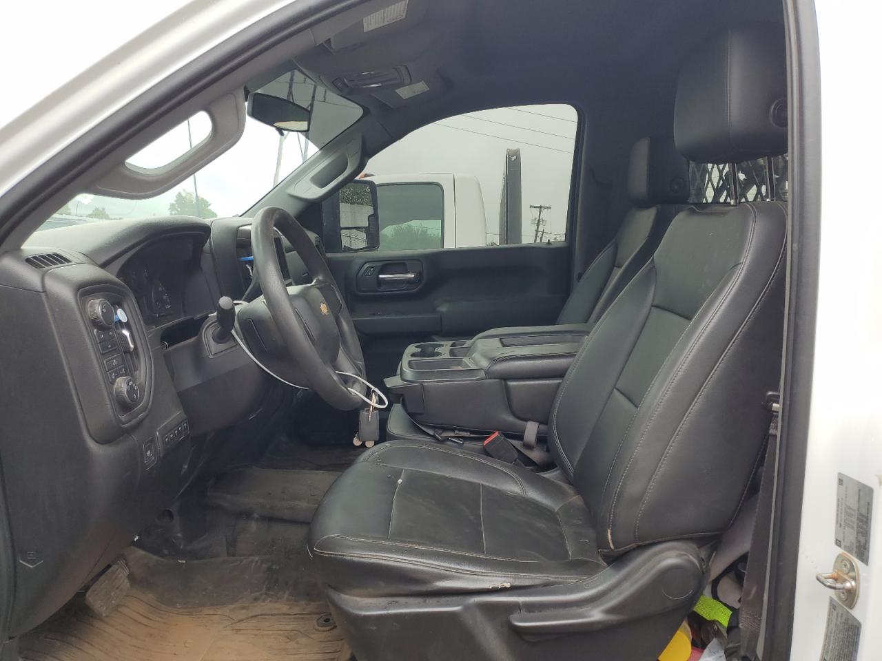 Chevrolet Silverado K3500 Image 6