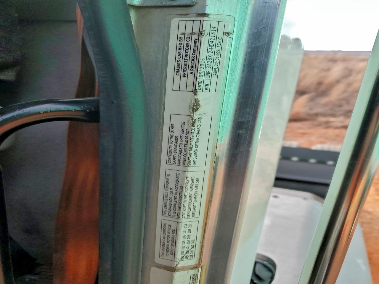 Peterbilt 348 Image 7