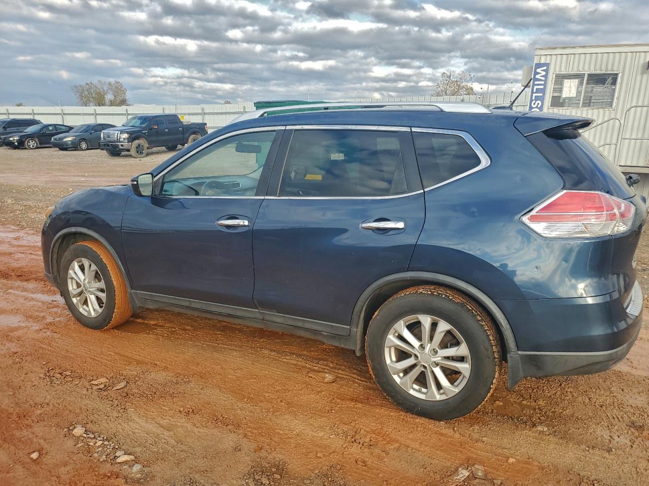 Nissan Rogue S Image 2