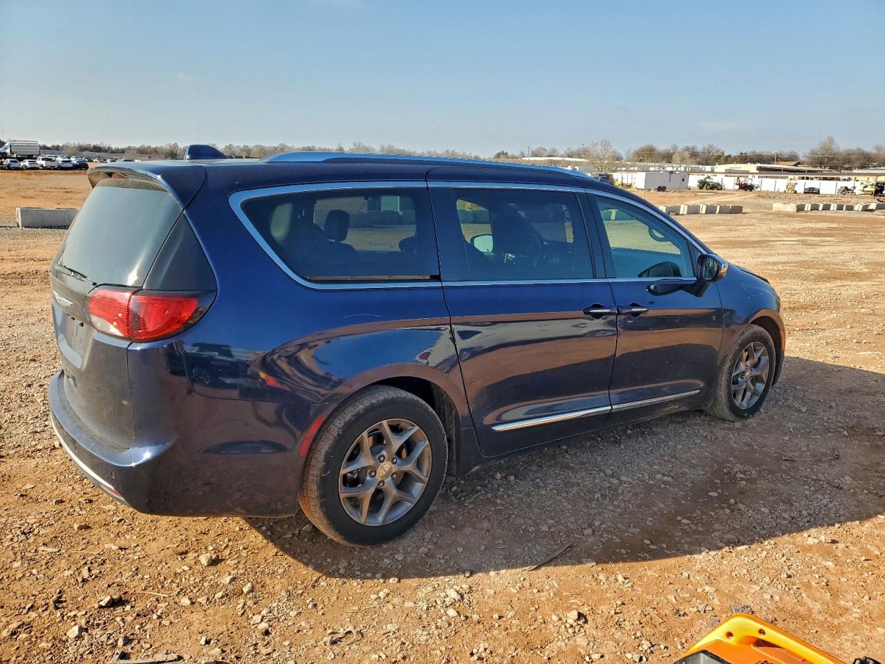 Chrysler Pacifica Limited Image 10