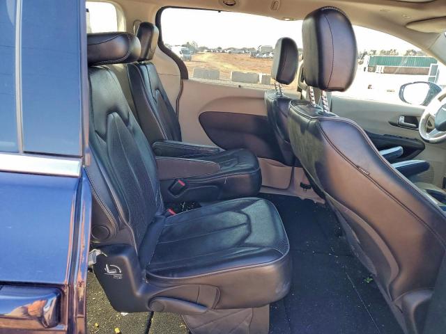 Chrysler Pacifica Limited Image 3