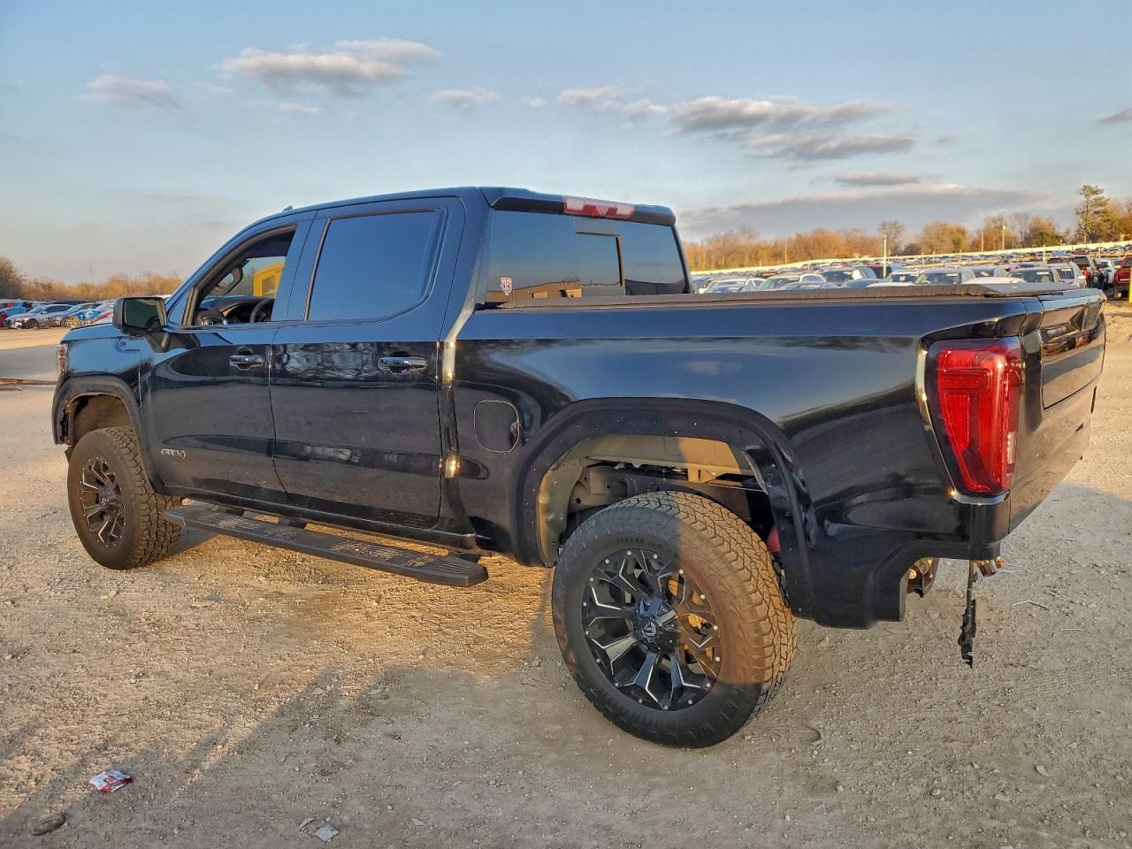 GMC Sierra K1500 At4 Image 3