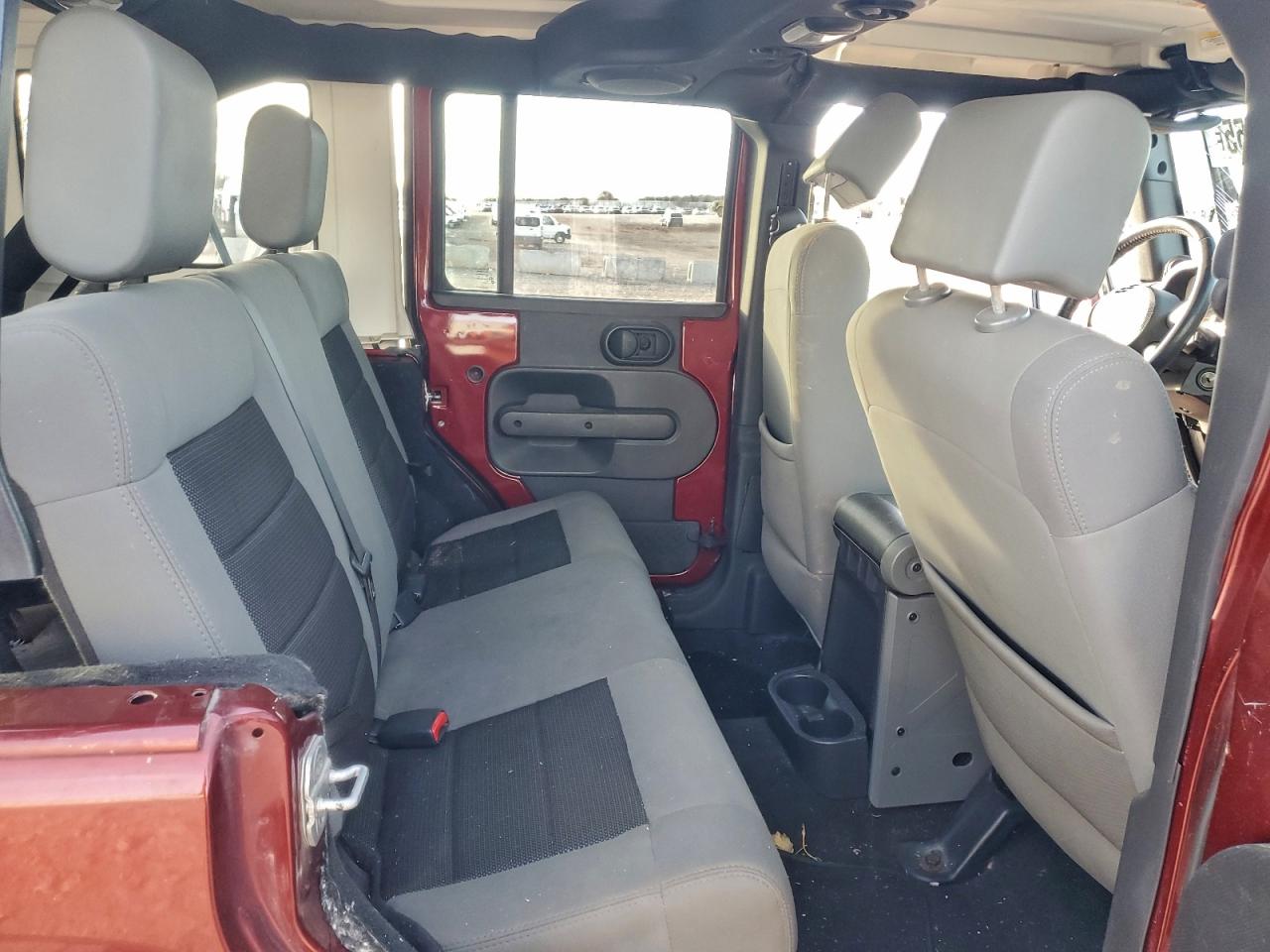 Jeep Wrangler Sahara Image 5