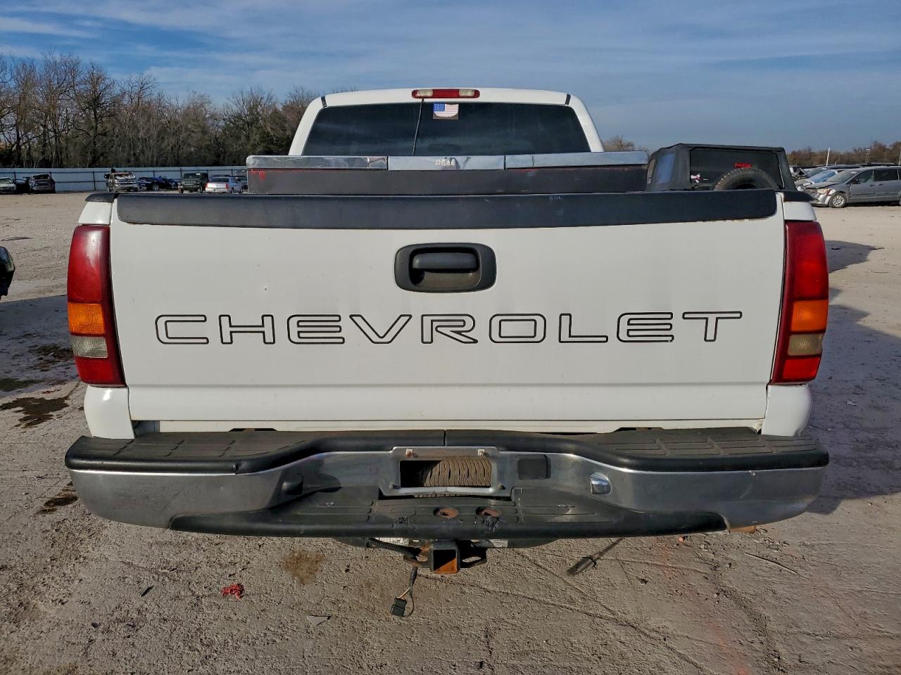 Chevrolet Silverado C1500 Image 3