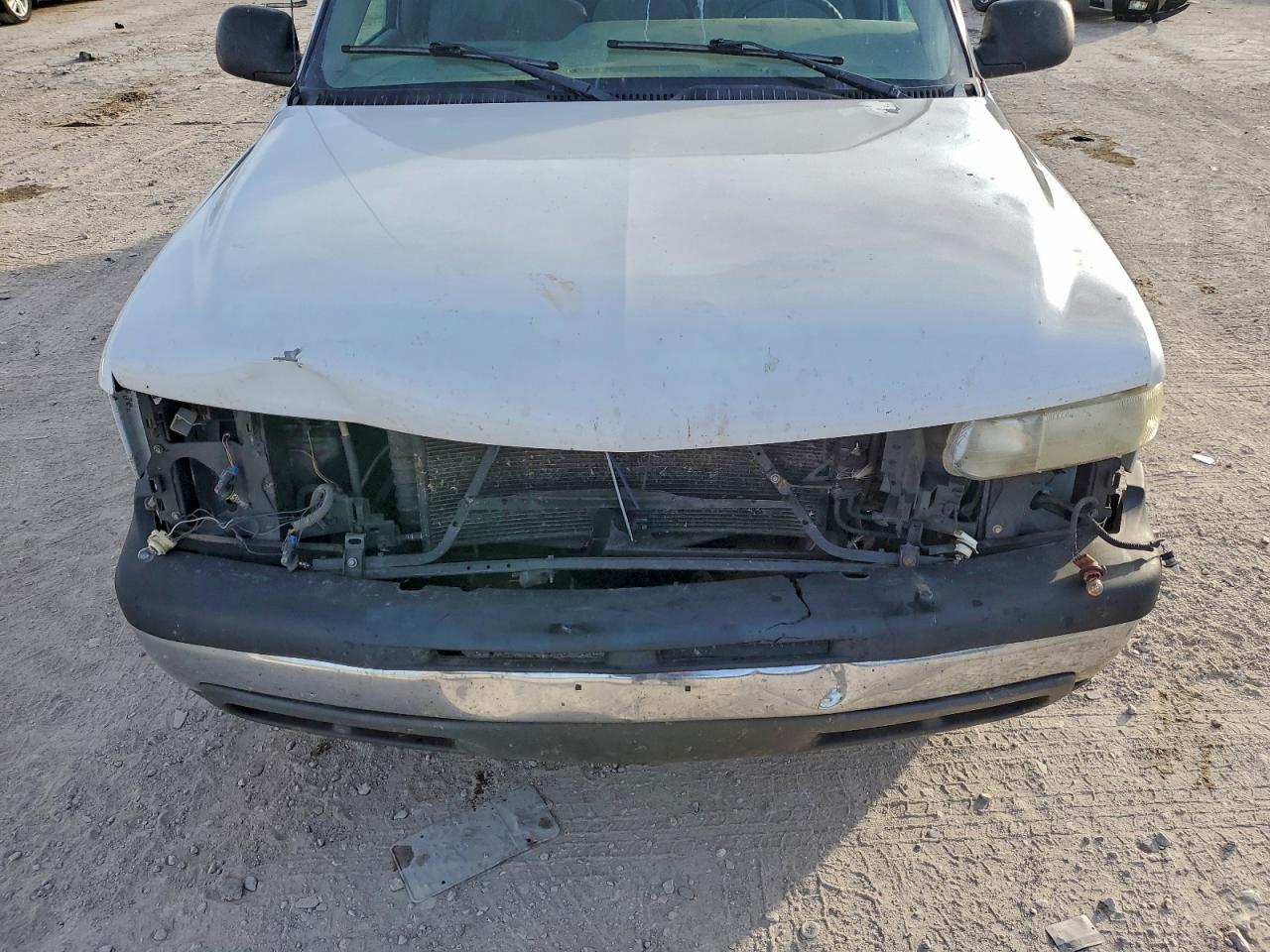 Chevrolet Silverado C1500 Image 5