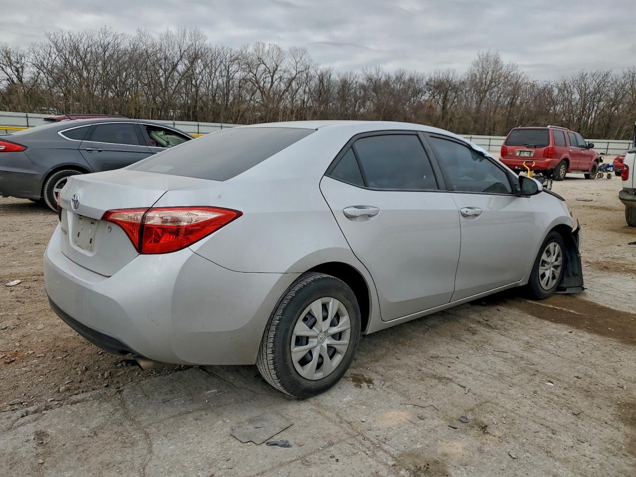 Toyota Corolla L Image 3