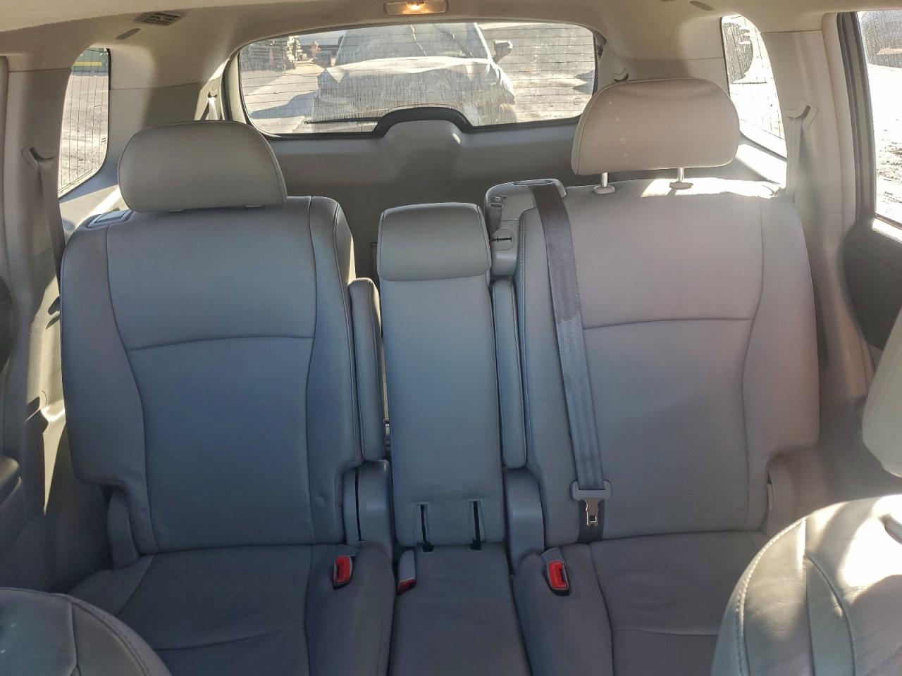 Toyota Highlander Base Image 11