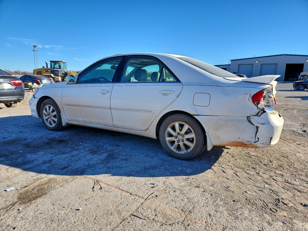 Toyota Camry Le Image 6