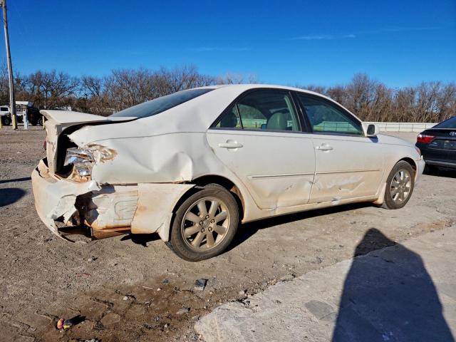 Toyota Camry Le Image 4
