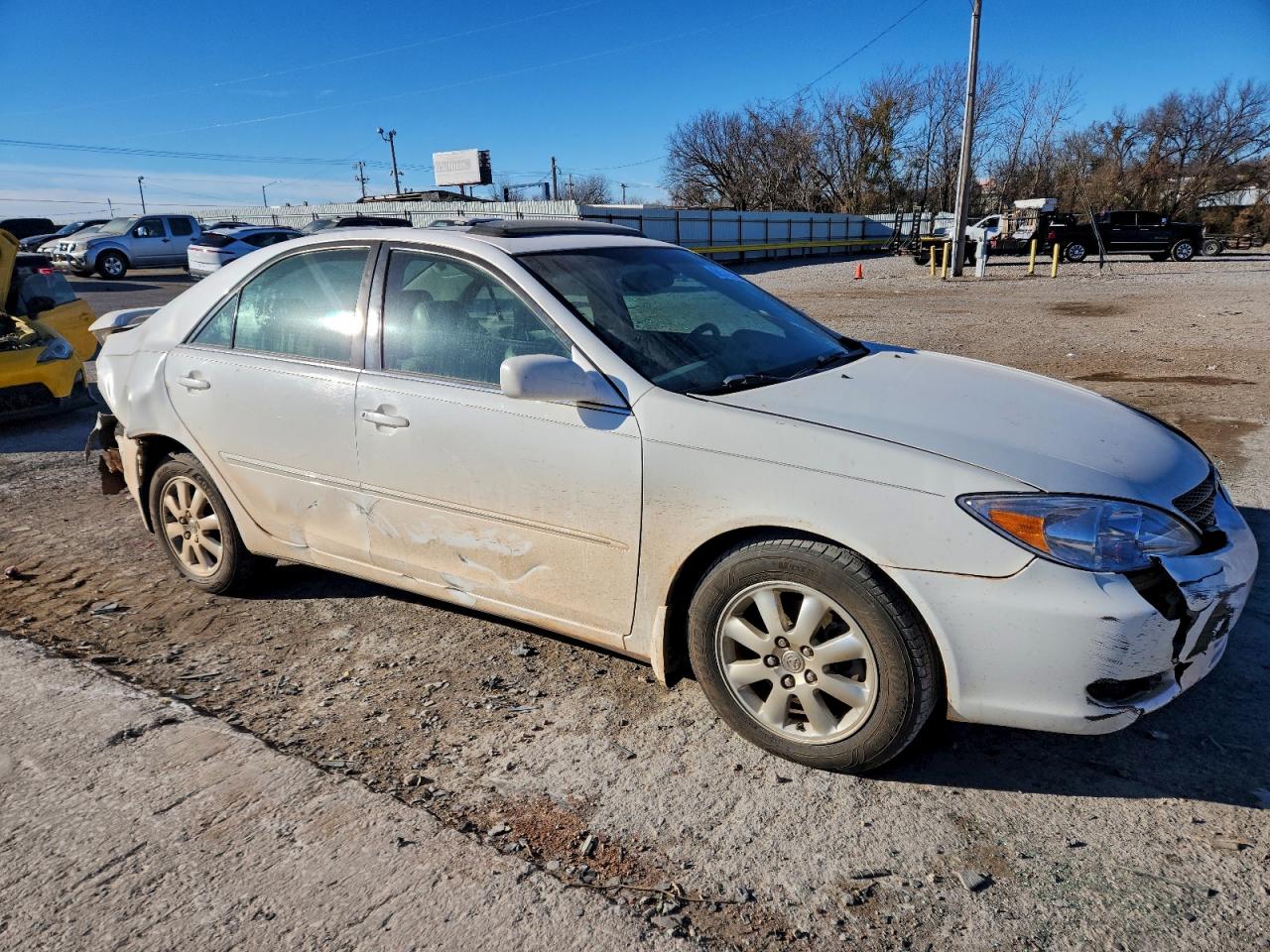 Toyota Camry Le Image 3