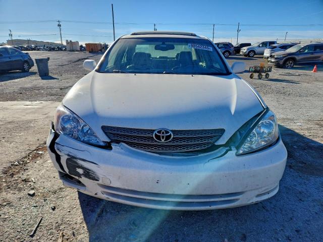 Toyota Camry Le Image 9