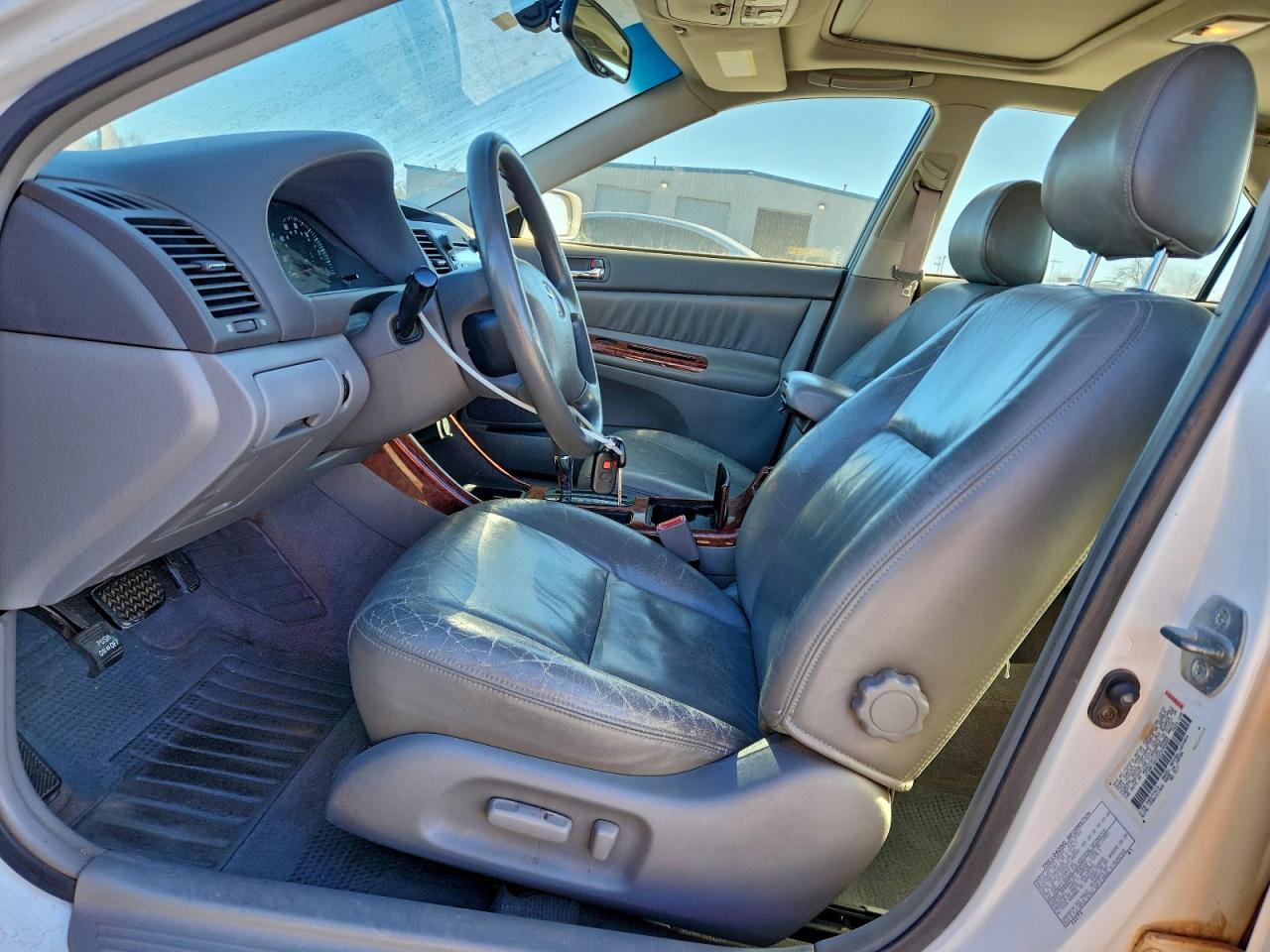 Toyota Camry Le Image 2