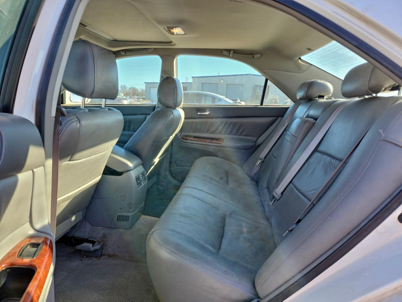 Toyota Camry Le Image 11