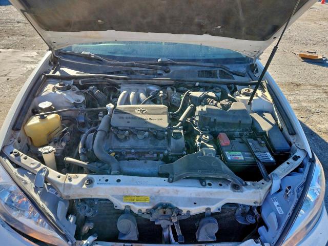 Toyota Camry Le Image 8