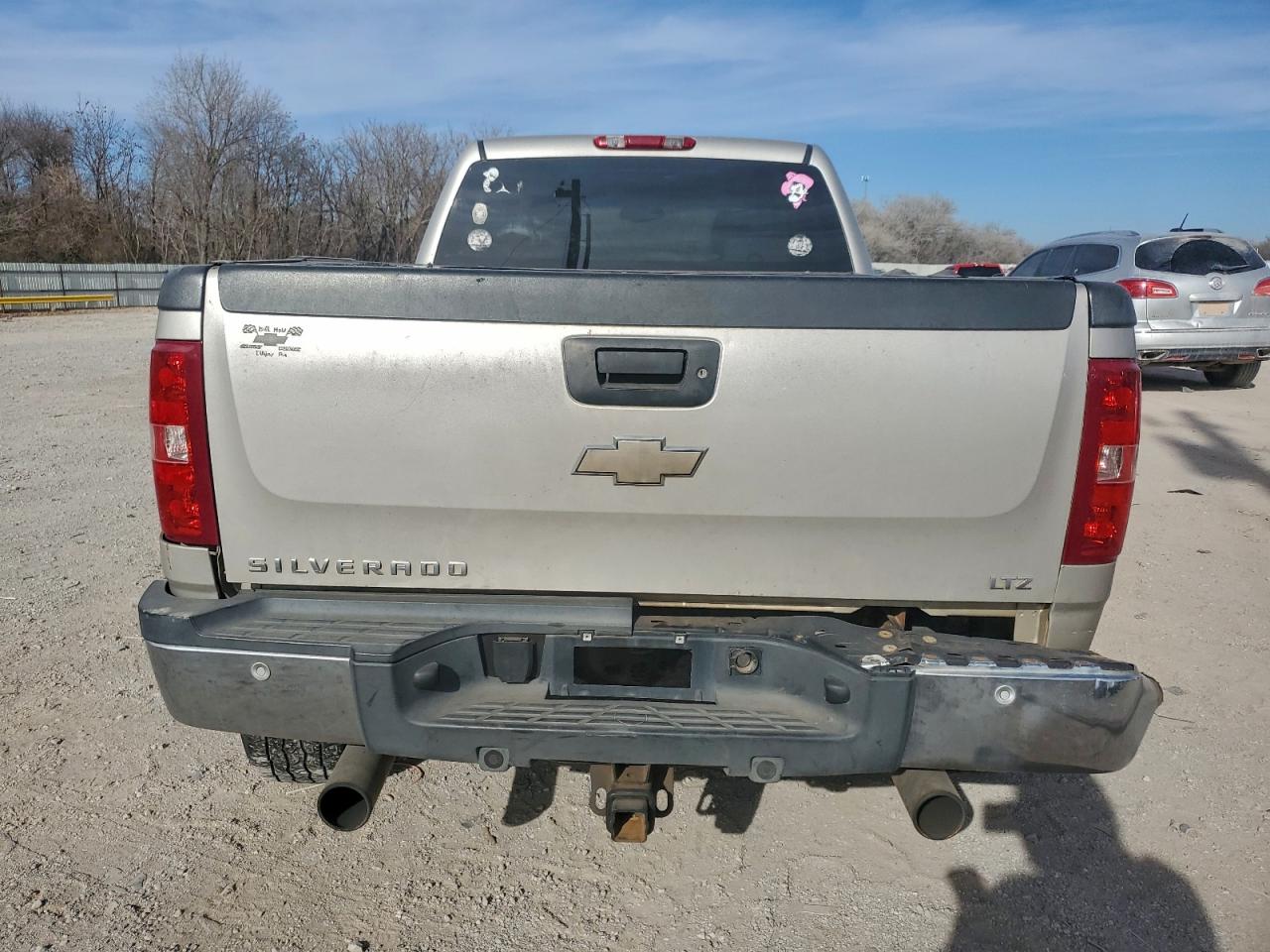 Chevrolet Silverado K2500 Heavy Duty Image 12