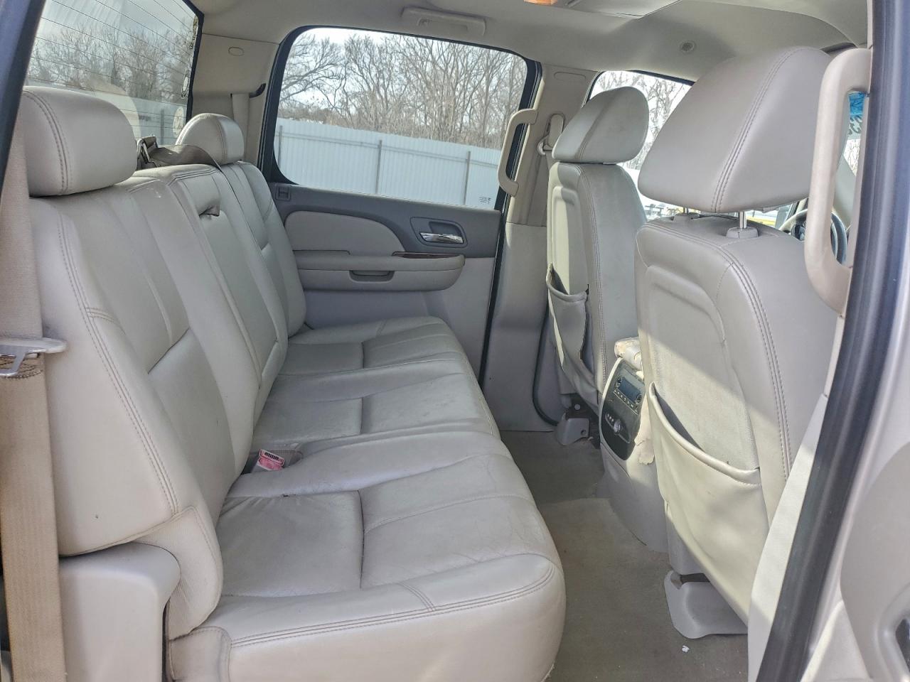 Chevrolet Silverado K2500 Heavy Duty Image 9