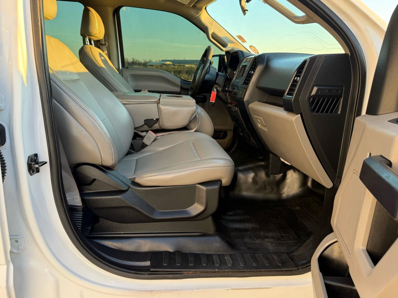 Ford F-150 Supercrew Image 4