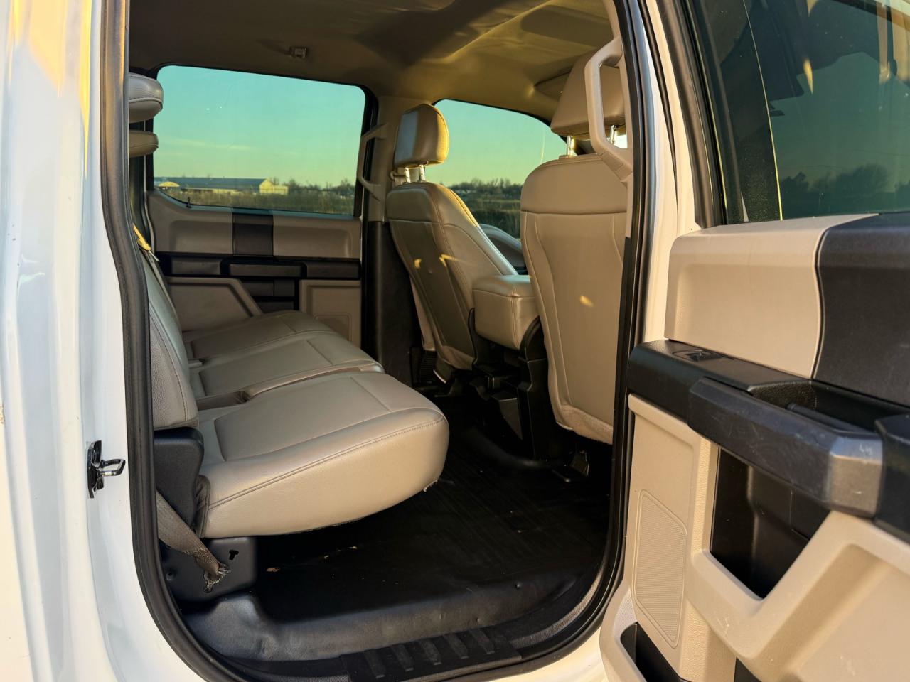 Ford F-150 Supercrew Image 8