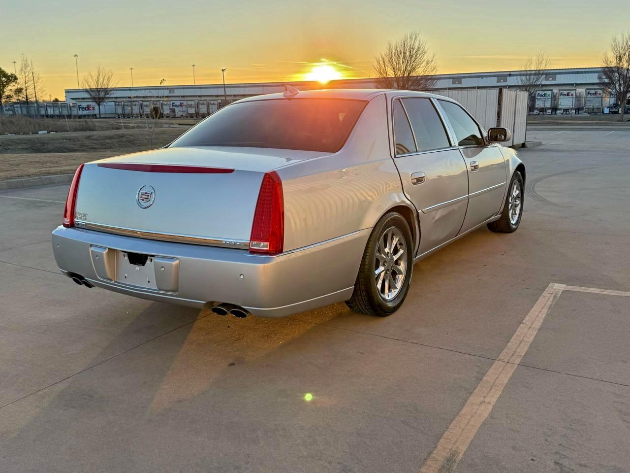 Cadillac DTS Premium Collection Image 5