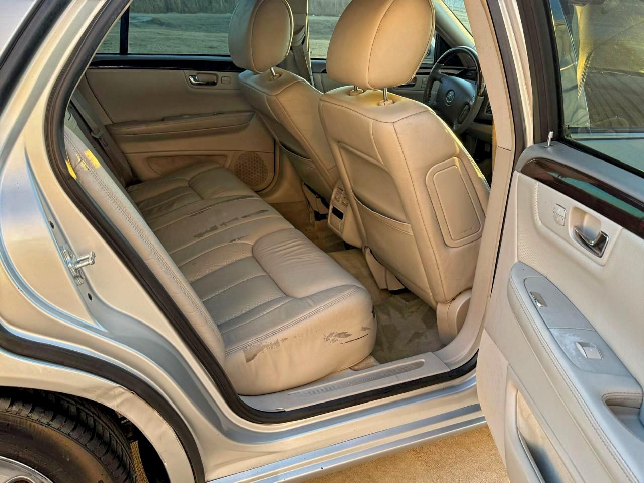 Cadillac DTS Premium Collection Image 7