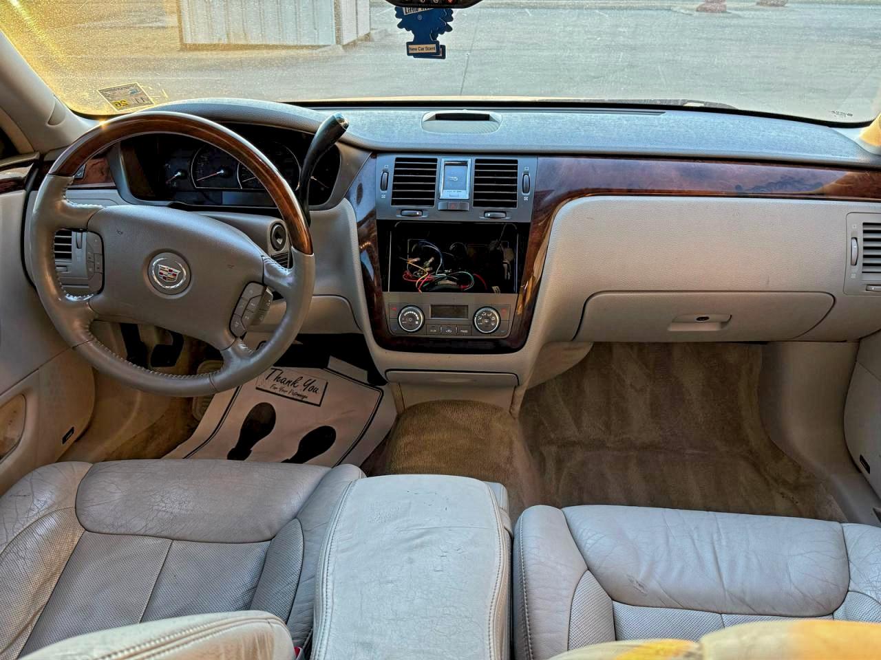 Cadillac DTS Premium Collection Image 9