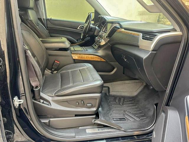GMC Yukon Denali Image 4