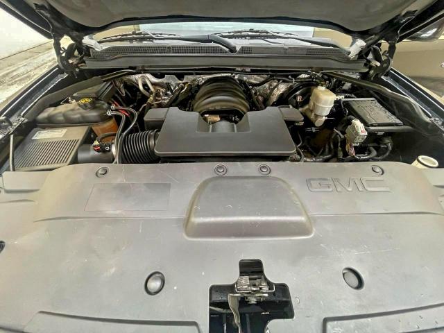 GMC Yukon Denali Image 9