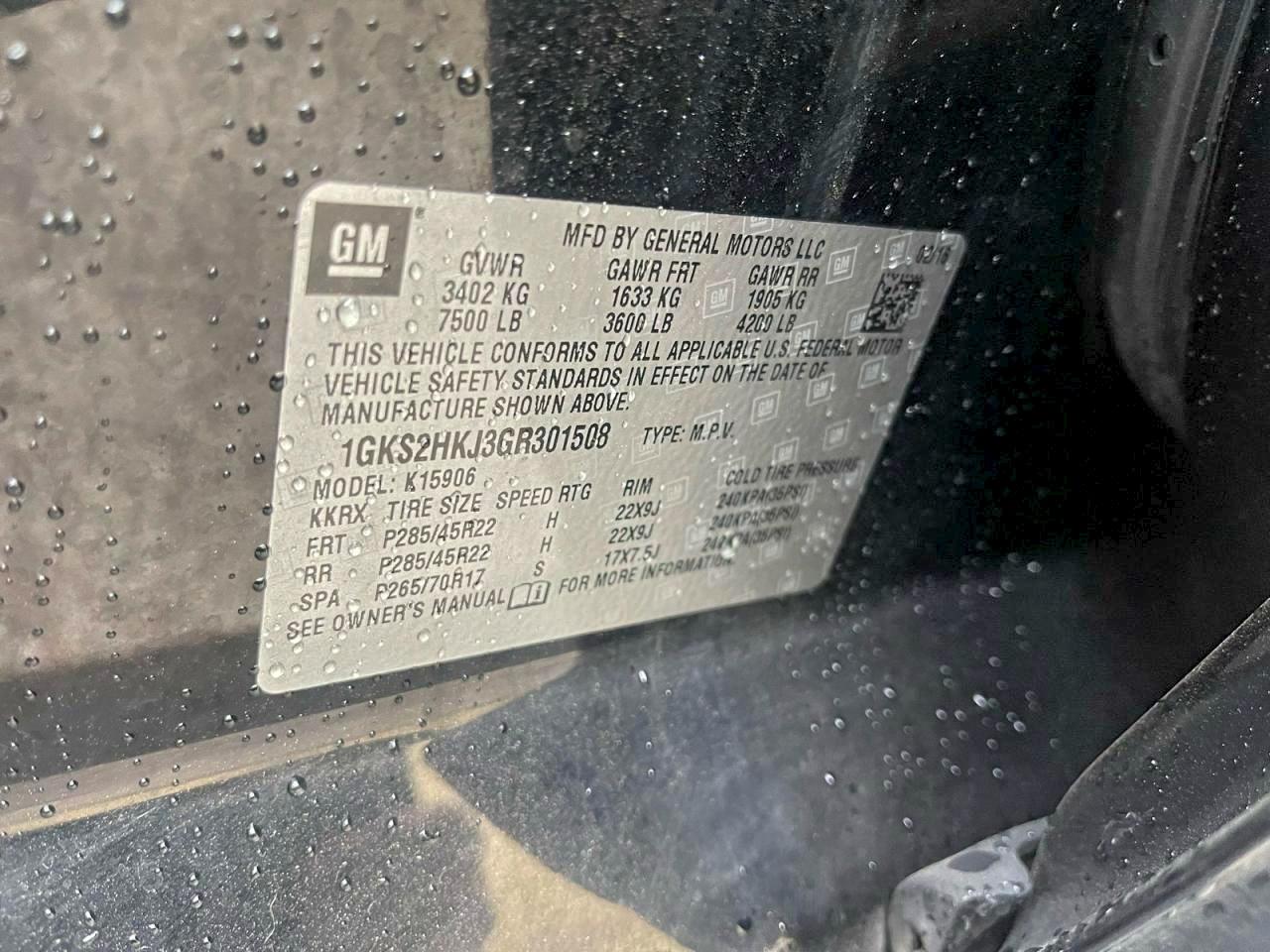 GMC Yukon Denali Image 6